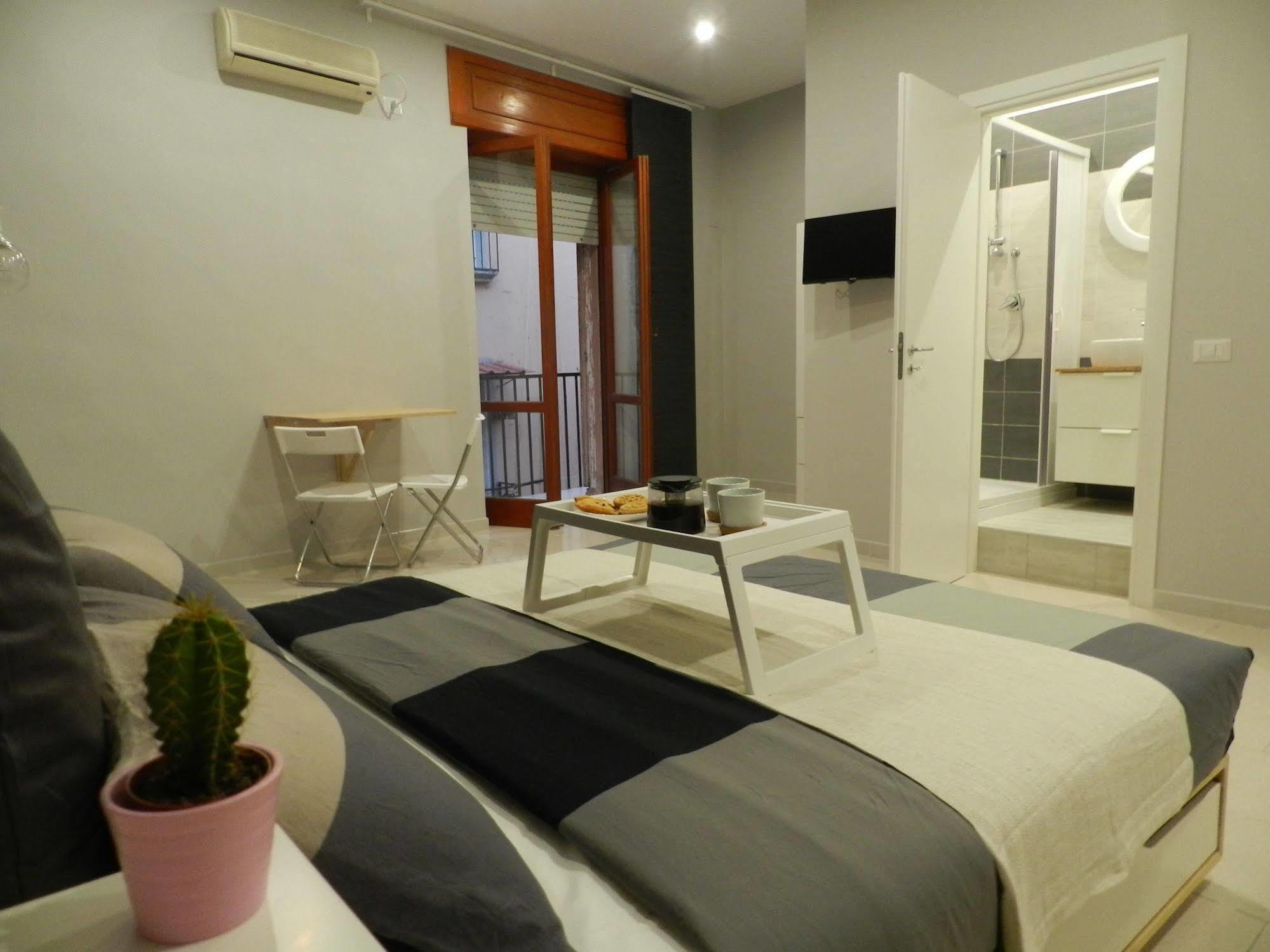 Mola Rooms Неаполь Экстерьер фото