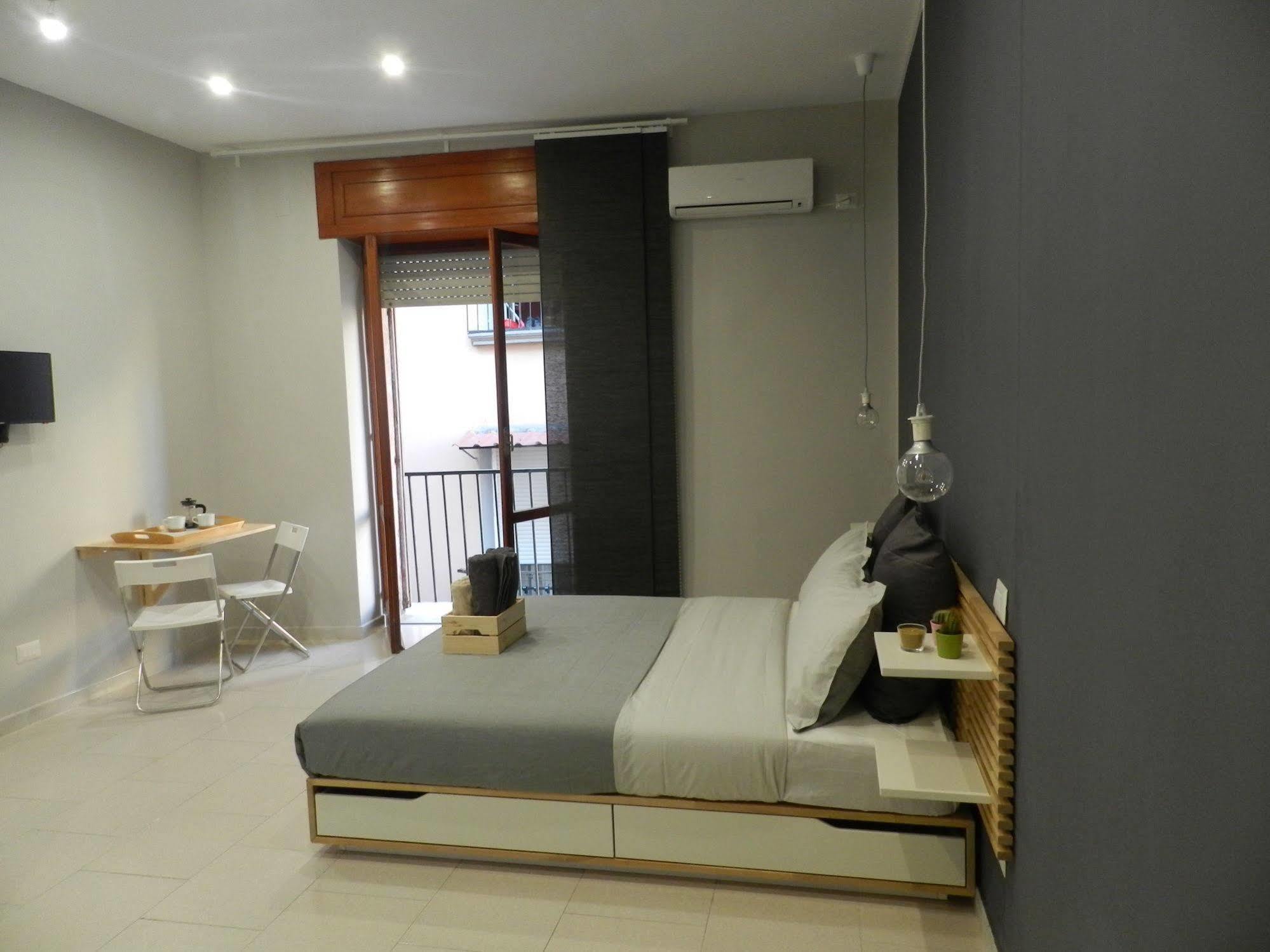 Mola Rooms Неаполь Экстерьер фото